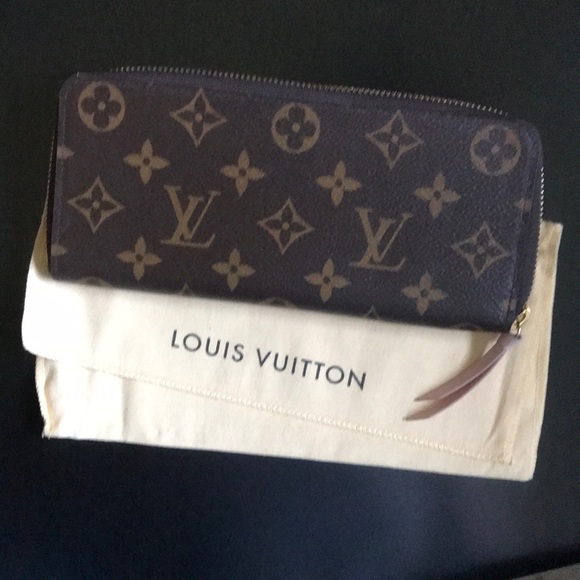 Louis Vuitton Handbags - Pink Auth. Louis Vuitton zippy wallet